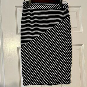 NWT Banana Republic Knit Pencil Skirt, Size 4, Navy & White Stripe